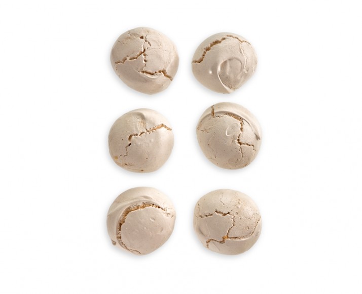 TASTY GINGERBREAD MERINGUES